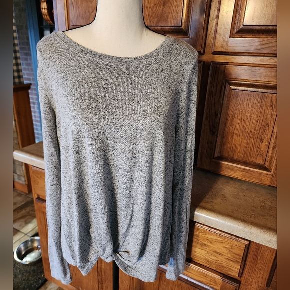 SO Tops - So Black and White Knit Long Sleeve Size L